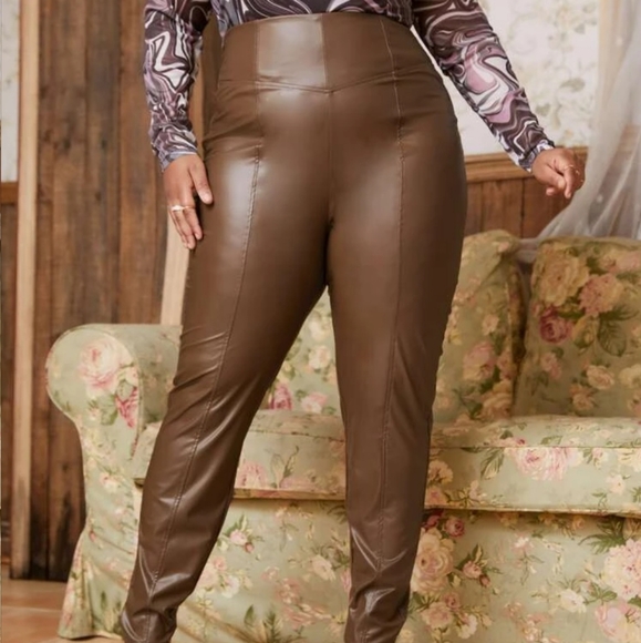 Shein women's faux leather pants - Picture 4 of 7